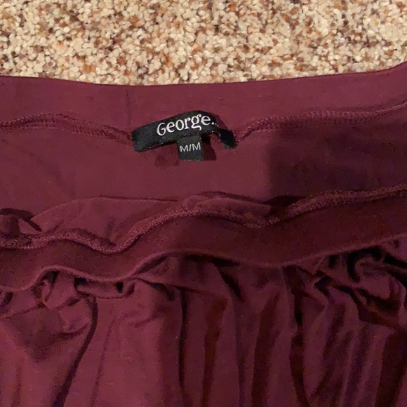 High-low burgundy skirt - Picture 2 of 2